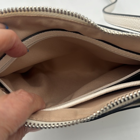 Dana Bachman Cross Body bag, beautiful floral pattern great condition, clean - Picture 5 of 8